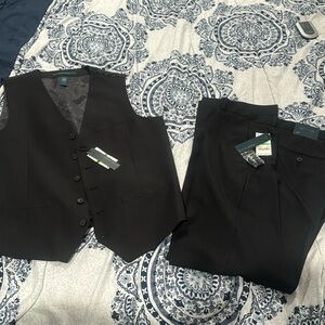 Perry Ellis Suit Blk & Whi Pinstripe Vest & Pants Sz Large & 34x32
